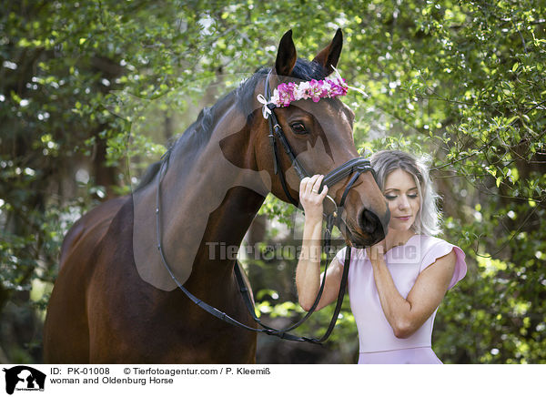 Frau und Oldenburger / woman and Oldenburg Horse / PK-01008