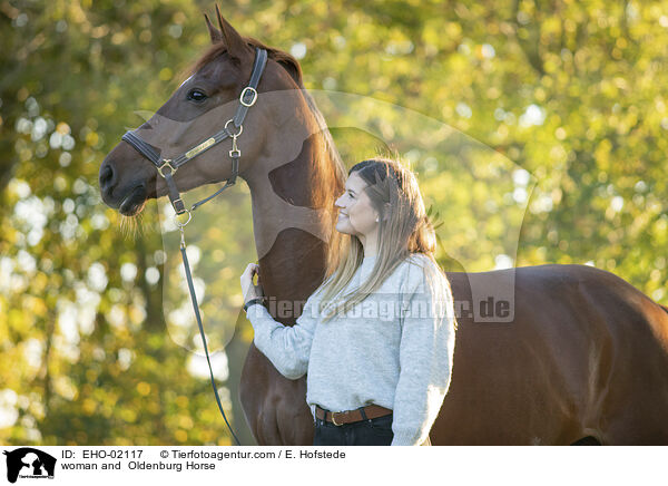 Frau und Oldenburger / woman and  Oldenburg Horse / EHO-02117