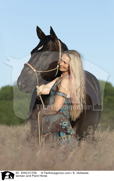 Frau und Paint Horse / woman and Paint Horse / EHO-01706