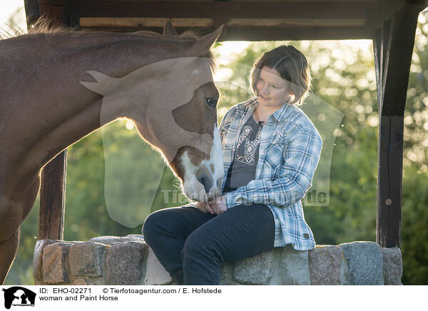 Frau und Paint Horse / woman and Paint Horse / EHO-02271