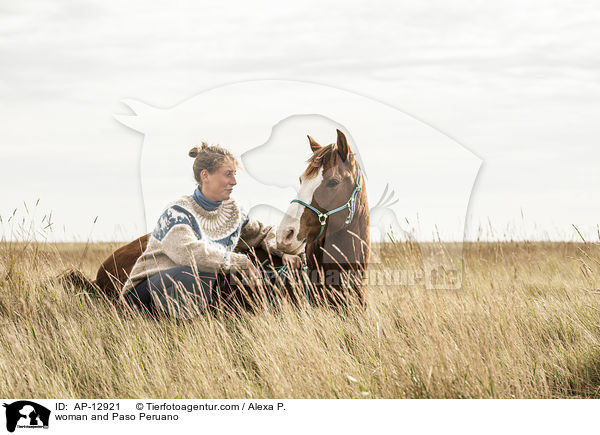 woman and Paso Peruano / AP-12921