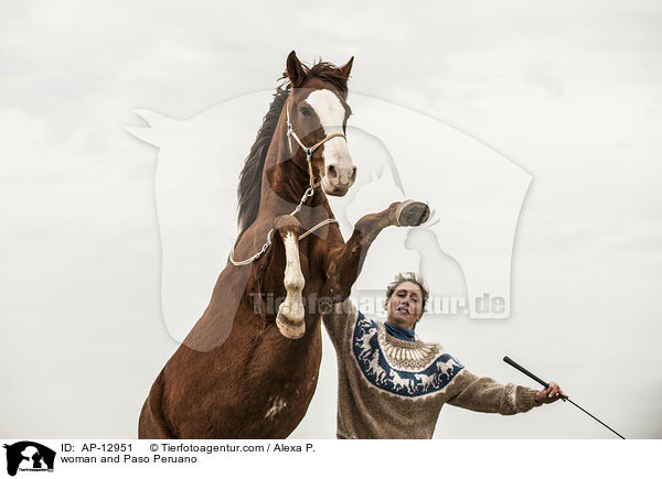 Frau und Paso Peruano / woman and Paso Peruano / AP-12951