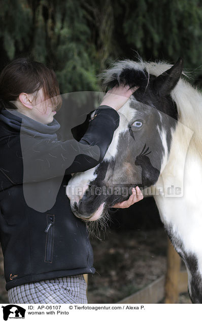 Frau mit Pinto / woman with Pinto / AP-06107