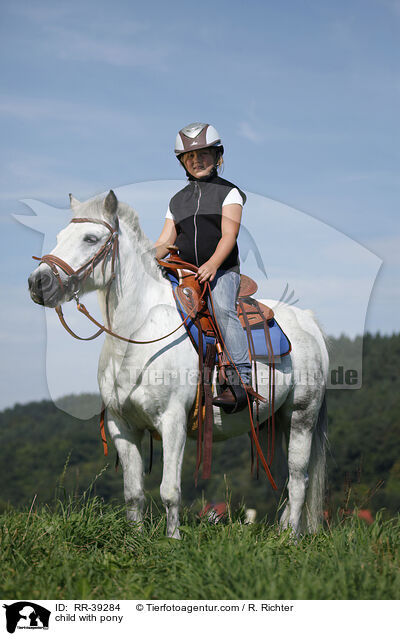 child with pony / RR-39284
