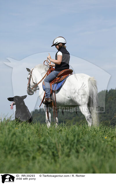 Kind reitet Pony / child with pony / RR-39293
