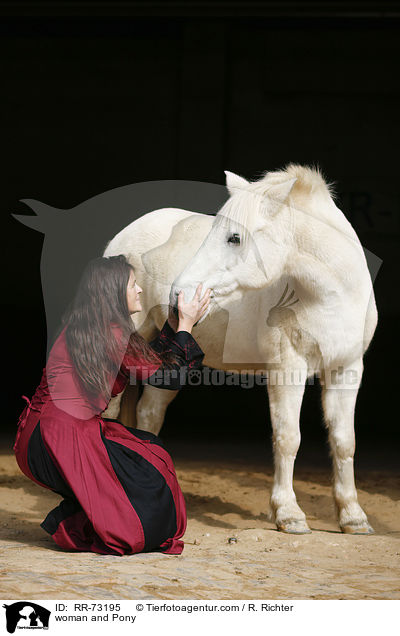 Frau und Pony / woman and Pony / RR-73195