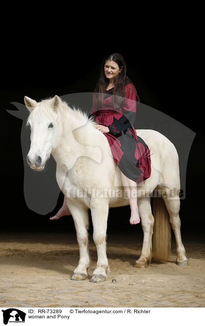 Frau und Pony / woman and Pony / RR-73289