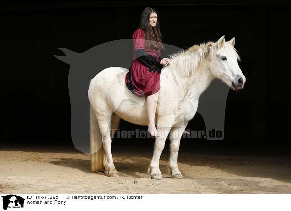 Frau und Pony / woman and Pony / RR-73295