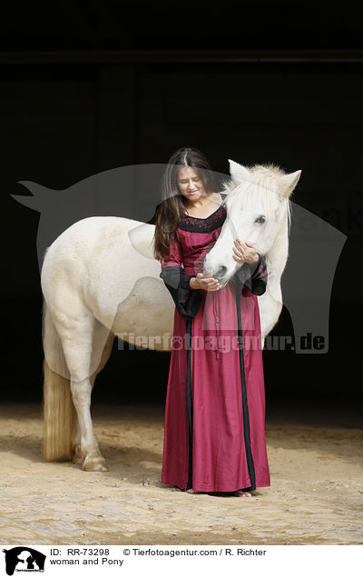 Frau und Pony / woman and Pony / RR-73298