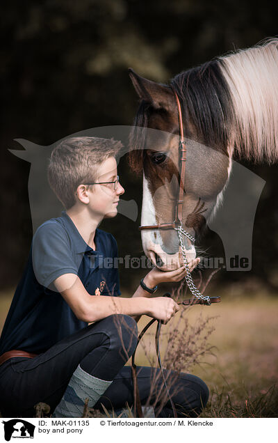 boy and pony / MAK-01135