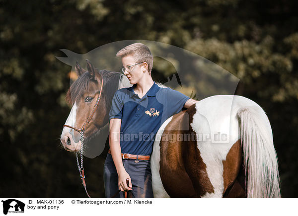 boy and pony / MAK-01136