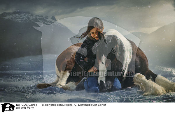 Mdchen mit Pony / girl with Pony / CDE-02951