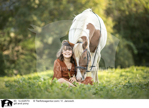 Mdchen und Pony / girl and pony / VJ-02573