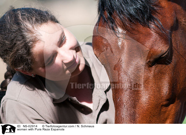 Frau mit Pura Raza Espanola / woman with Pura Raza Espanola / NS-02914