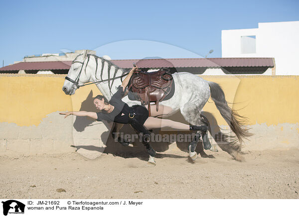 Frau und Pura Raza Espanola / woman and Pura Raza Espanola / JM-21692