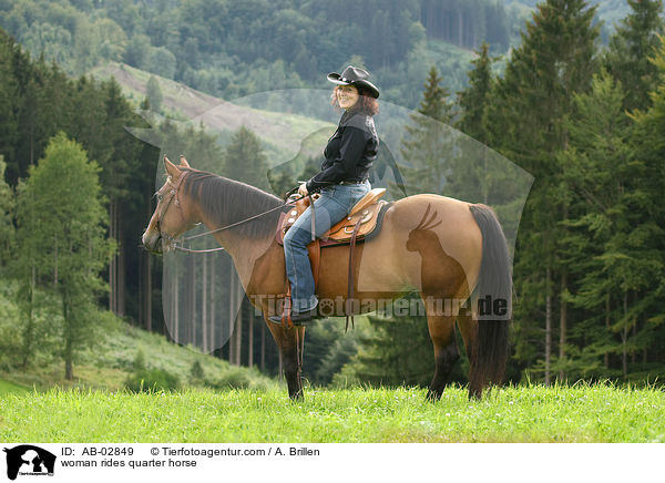 woman rides quarter horse / AB-02849