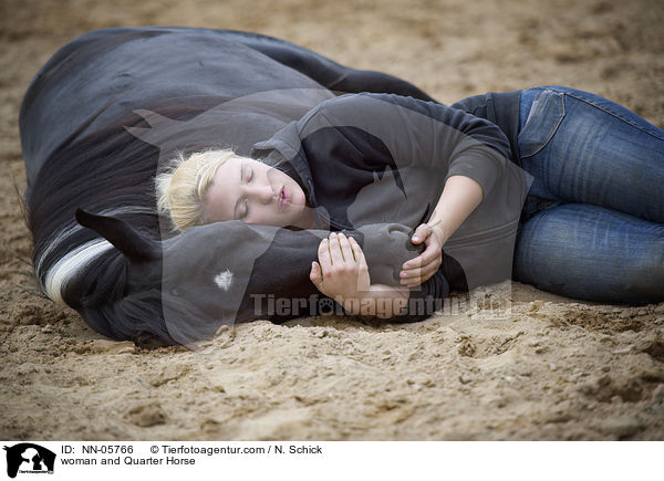 Frau und Quarter Horse / woman and Quarter Horse / NN-05766