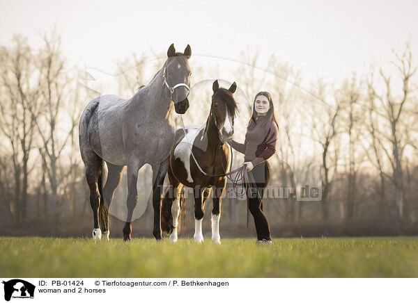 woman and 2 horses / PB-01424