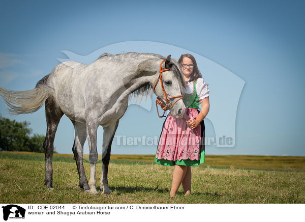 woman and Shagya Arabian Horse / CDE-02044