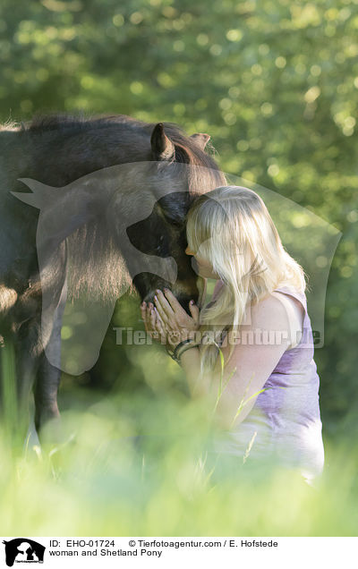 Frau und Shetlandpony / woman and Shetland Pony / EHO-01724
