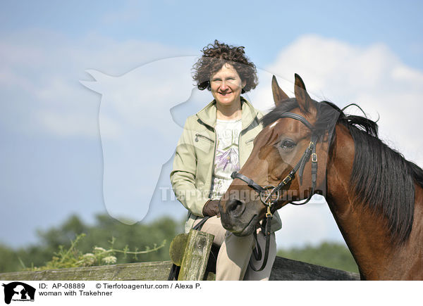 woman with Trakehner / AP-08889