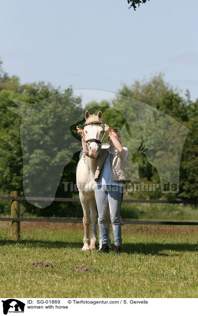Frau mit Warmblut / woman with horse / SG-01869