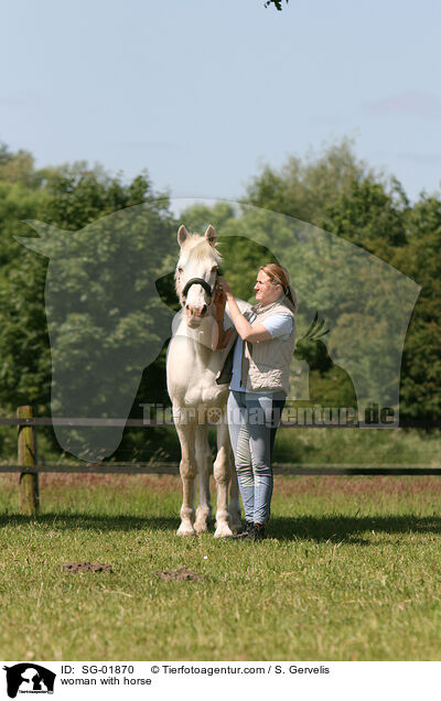 Frau mit Warmblut / woman with horse / SG-01870