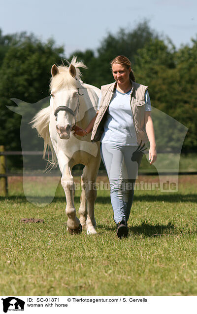Frau mit Warmblut / woman with horse / SG-01871