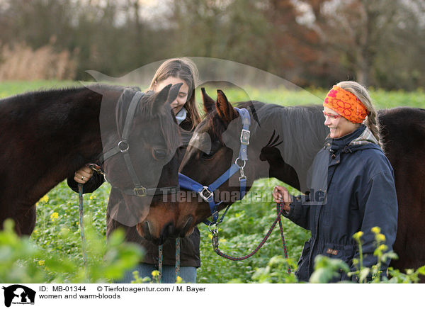 Frauen mit Warmbltern / women and warm-bloods / MB-01344