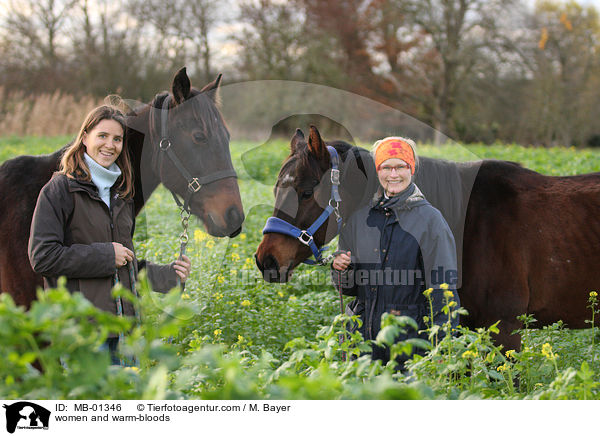 Frauen mit Warmbltern / women and warm-bloods / MB-01346