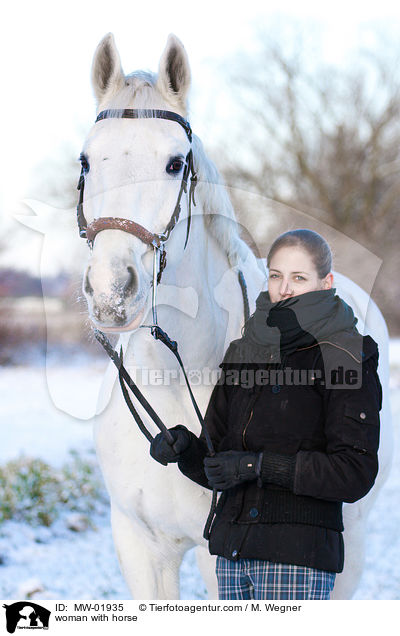 Frau mit Pferd / woman with horse / MW-01935