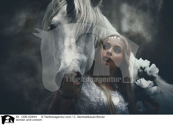 Frau und Einhorn / woman and unicorn / CDE-02844