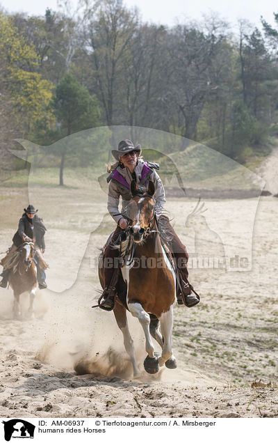 humans rides Horses / AM-06937