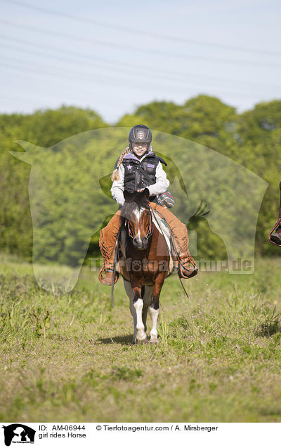 girl rides Horse / AM-06944