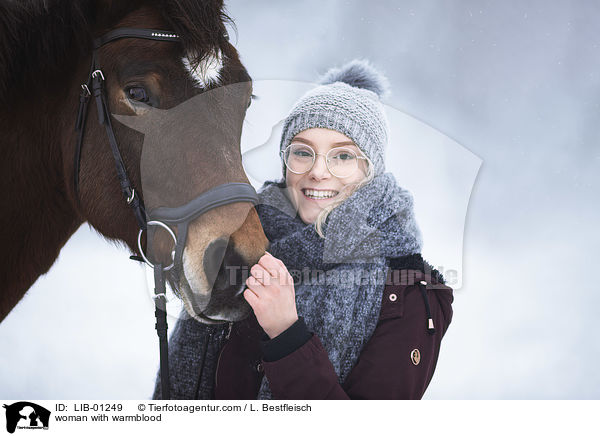 Frau mit Warmblut / woman with warmblood / LIB-01249