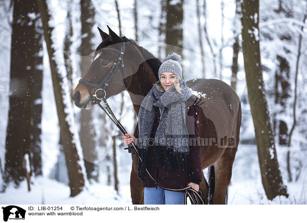 Frau mit Warmblut / woman with warmblood / LIB-01254
