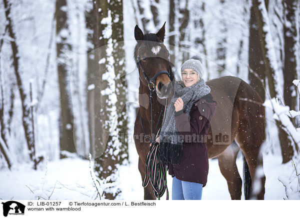 Frau mit Warmblut / woman with warmblood / LIB-01257