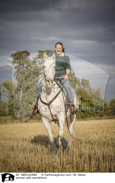 Frau mit Warmblut / woman with warmblood / MAH-02968