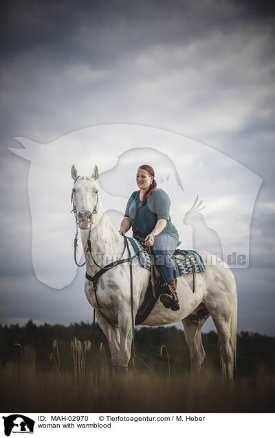 Frau mit Warmblut / woman with warmblood / MAH-02970