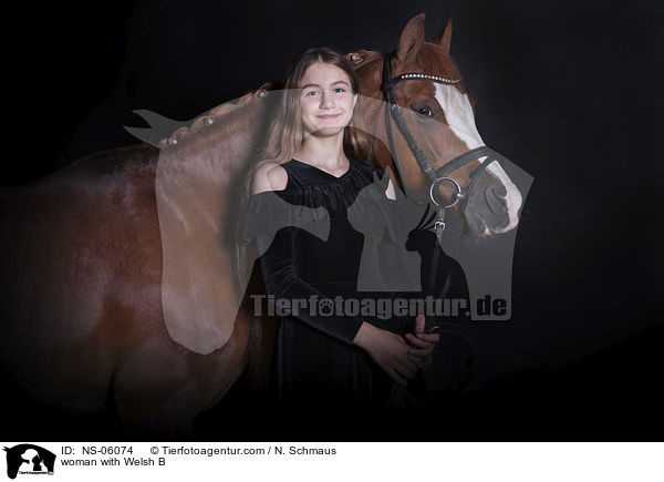 Frau mit Welsh B / woman with Welsh B / NS-06074