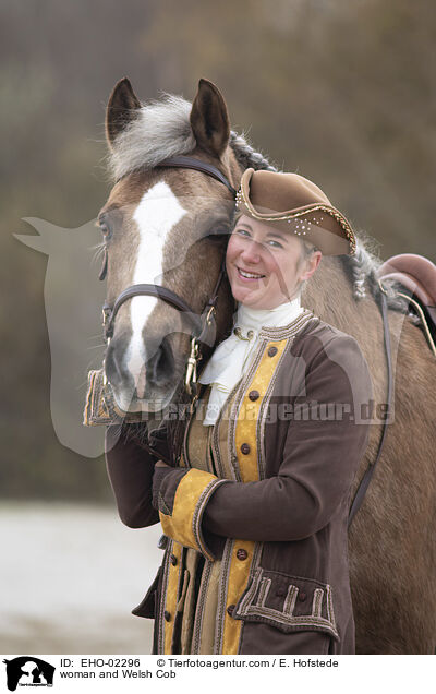 Frau und Welsh Cob / woman and Welsh Cob / EHO-02296