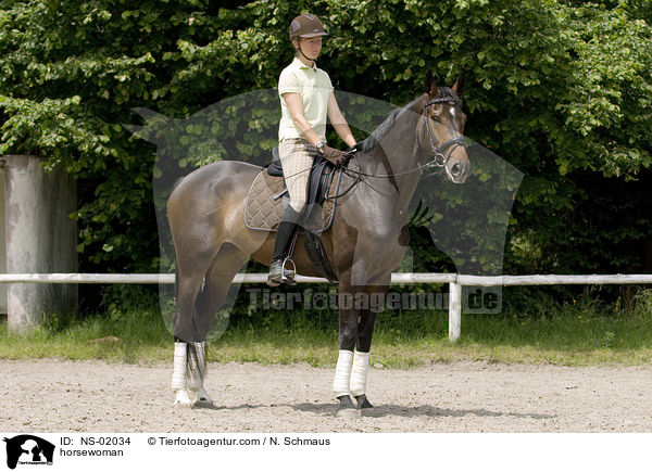 Reiterin / horsewoman / NS-02034