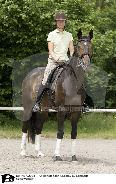 Reiterin / horsewoman / NS-02035