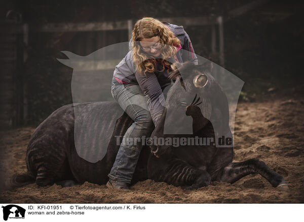 Frau und Zorse / woman and zebra-horse / KFI-01951