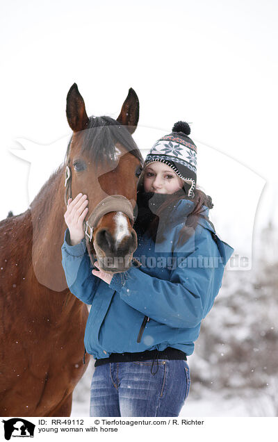 junge Frau mit Pferd / young woman with horse / RR-49112