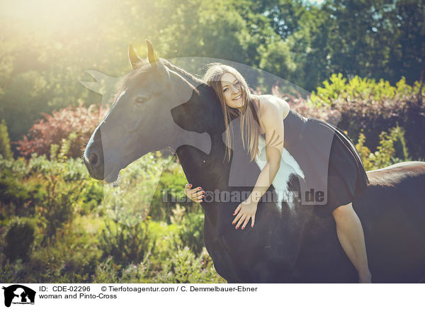 woman and Pinto-Cross / CDE-02296
