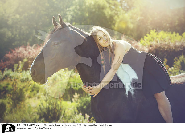 woman and Pinto-Cross / CDE-02297