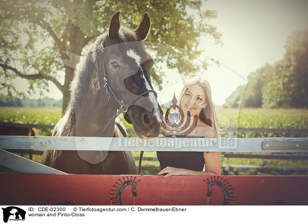 woman and Pinto-Cross / CDE-02300