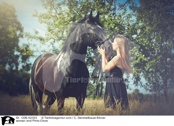 woman and Pinto-Cross / CDE-02303