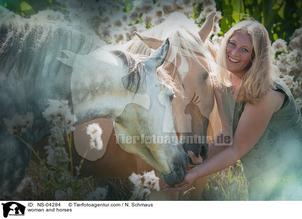 Frau und Pferde / woman and horses / NS-04284